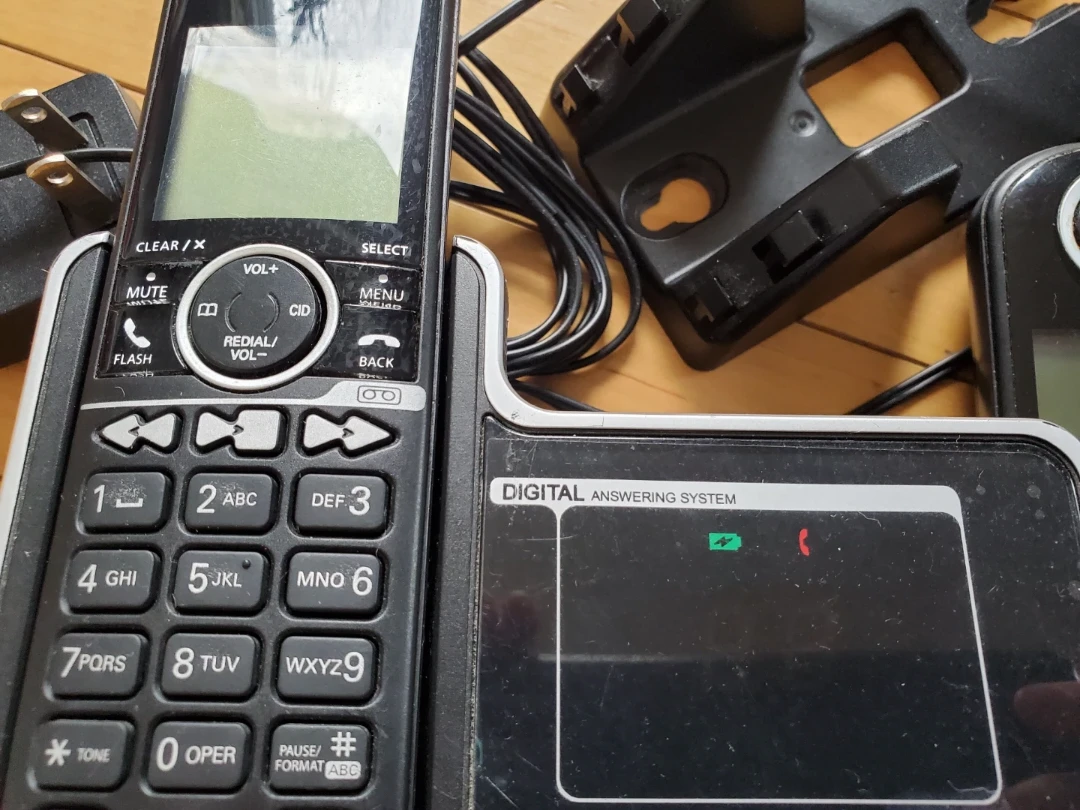 Motorola Cordless Phone with Digital Answering System - photo 2