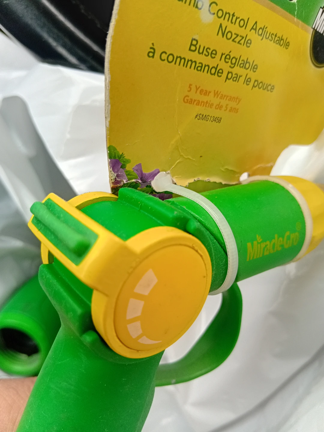 New Miracle-Gro Thumb Control Adjustable Garden Hose Nozzle - photo 2