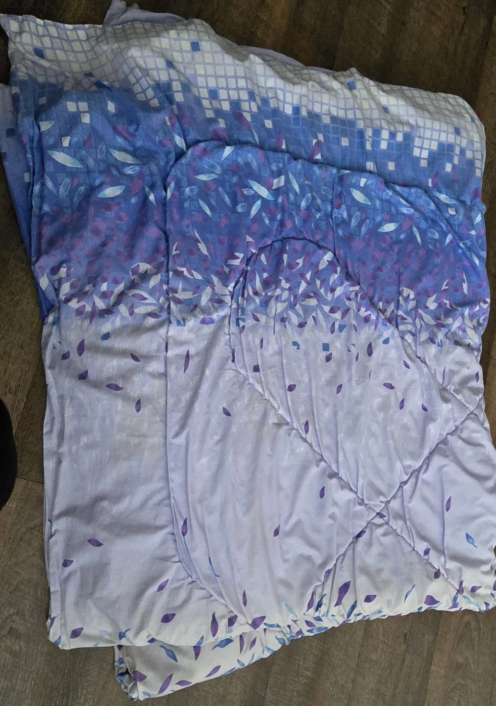 Comforter with Leaf Pattern