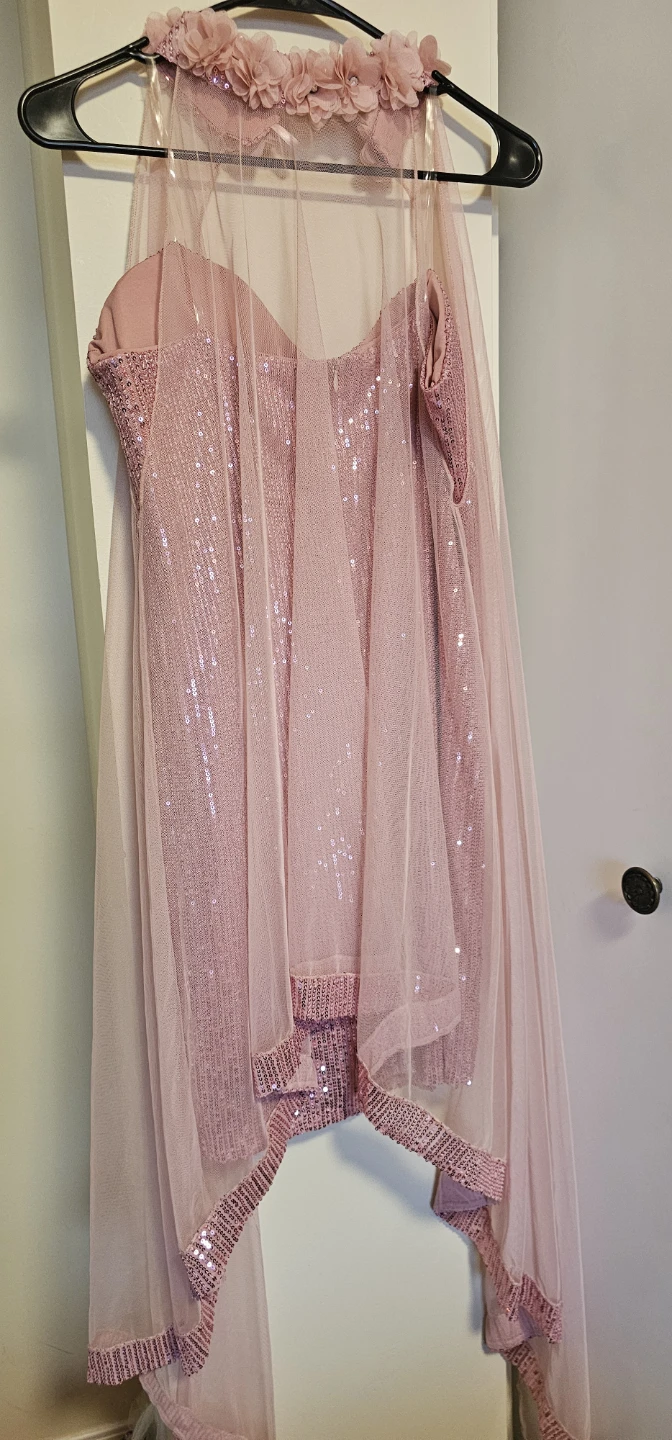 Sparkly pink dress with floral cape - photo 4