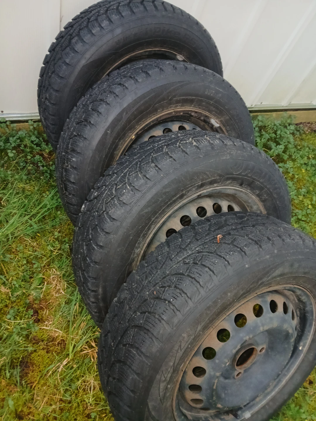 4 Hankook Winter i*Pike RW11 Tires - 205/65R15