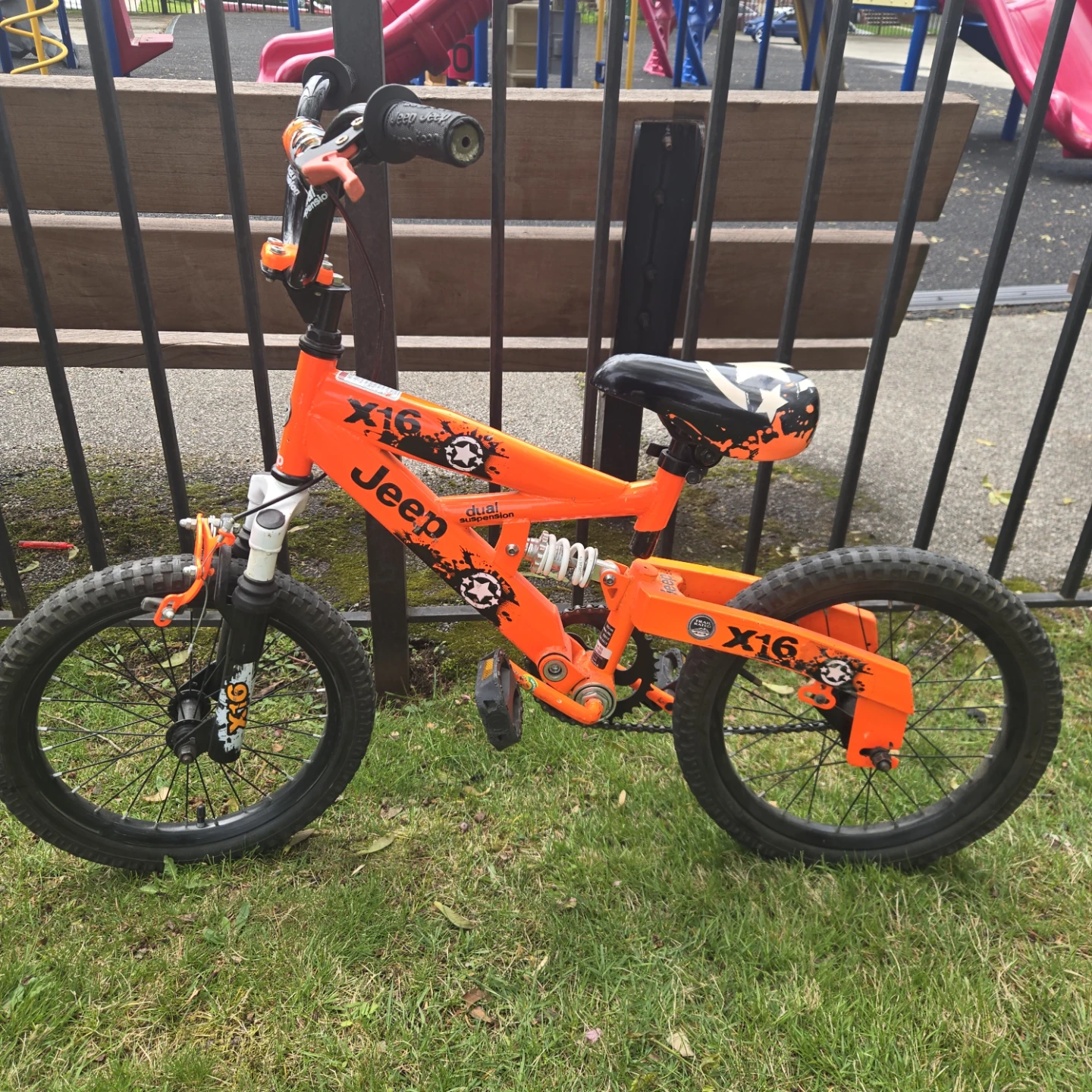 Jeep X16 Kids Bicycle w/ training wheels