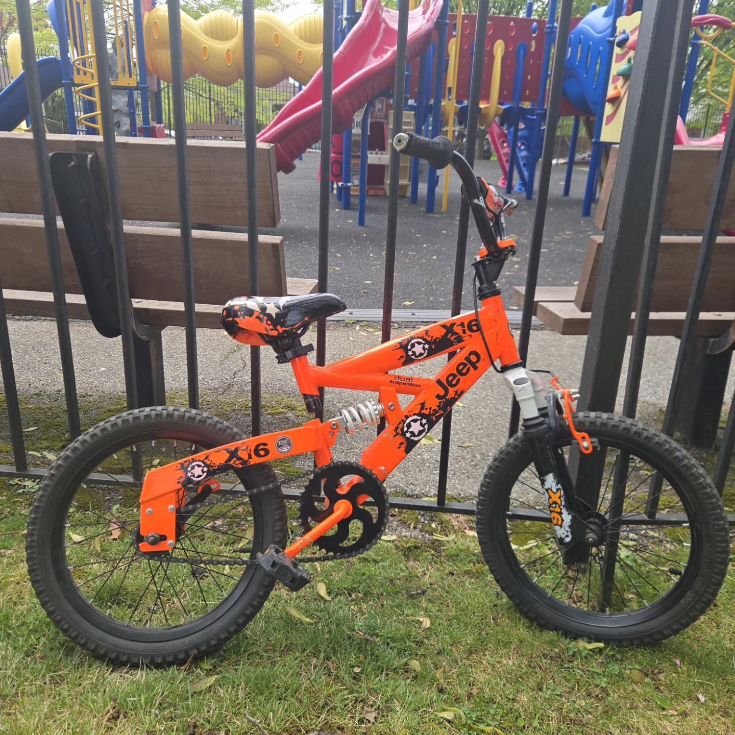 Jeep X16 Kids Bicycle w/ training wheels - photo 2