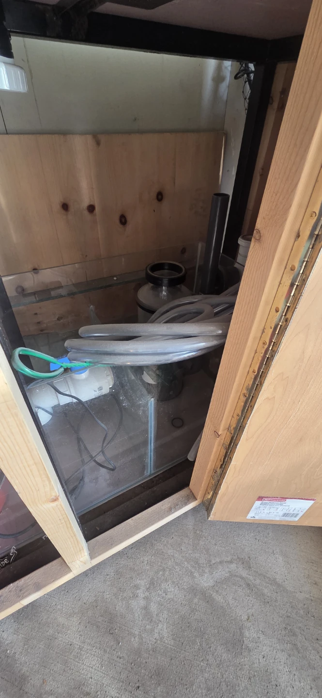 Large Aquarium with Cabinet and Light - photo 3