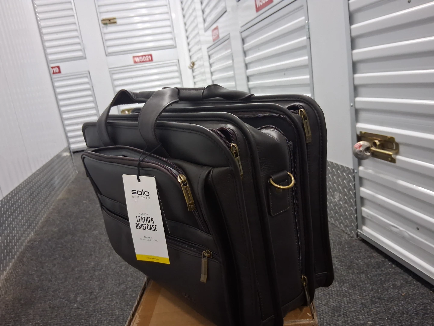 SOLO New York Leather Briefcase - photo 2