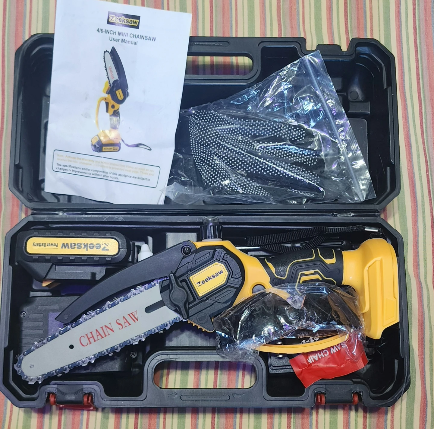 Zeeksaw 4-inch Mini Chainsaw with Accessories
