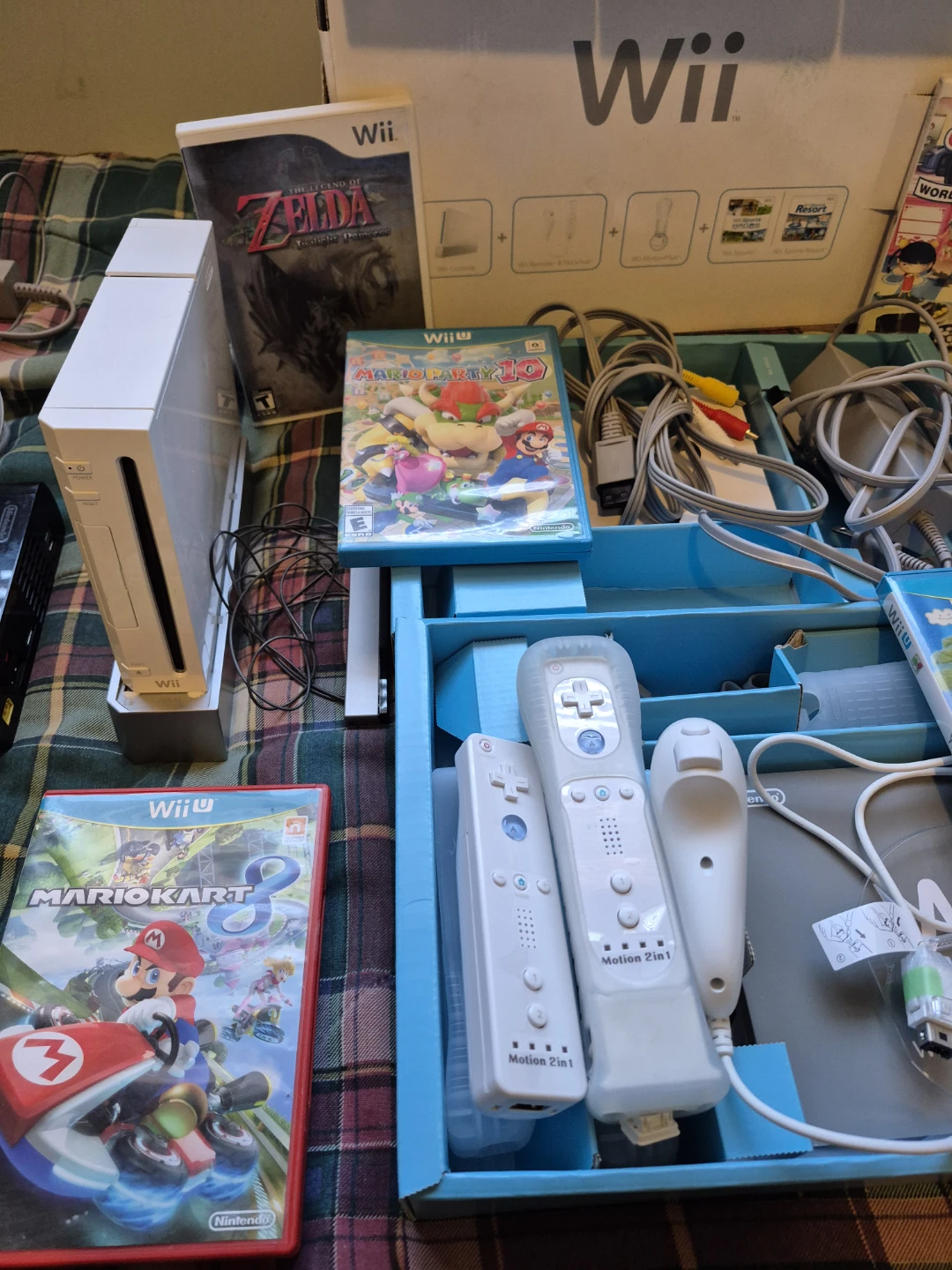 Nintendo Wii U Console Bundle with Games and Accessories - photo 2