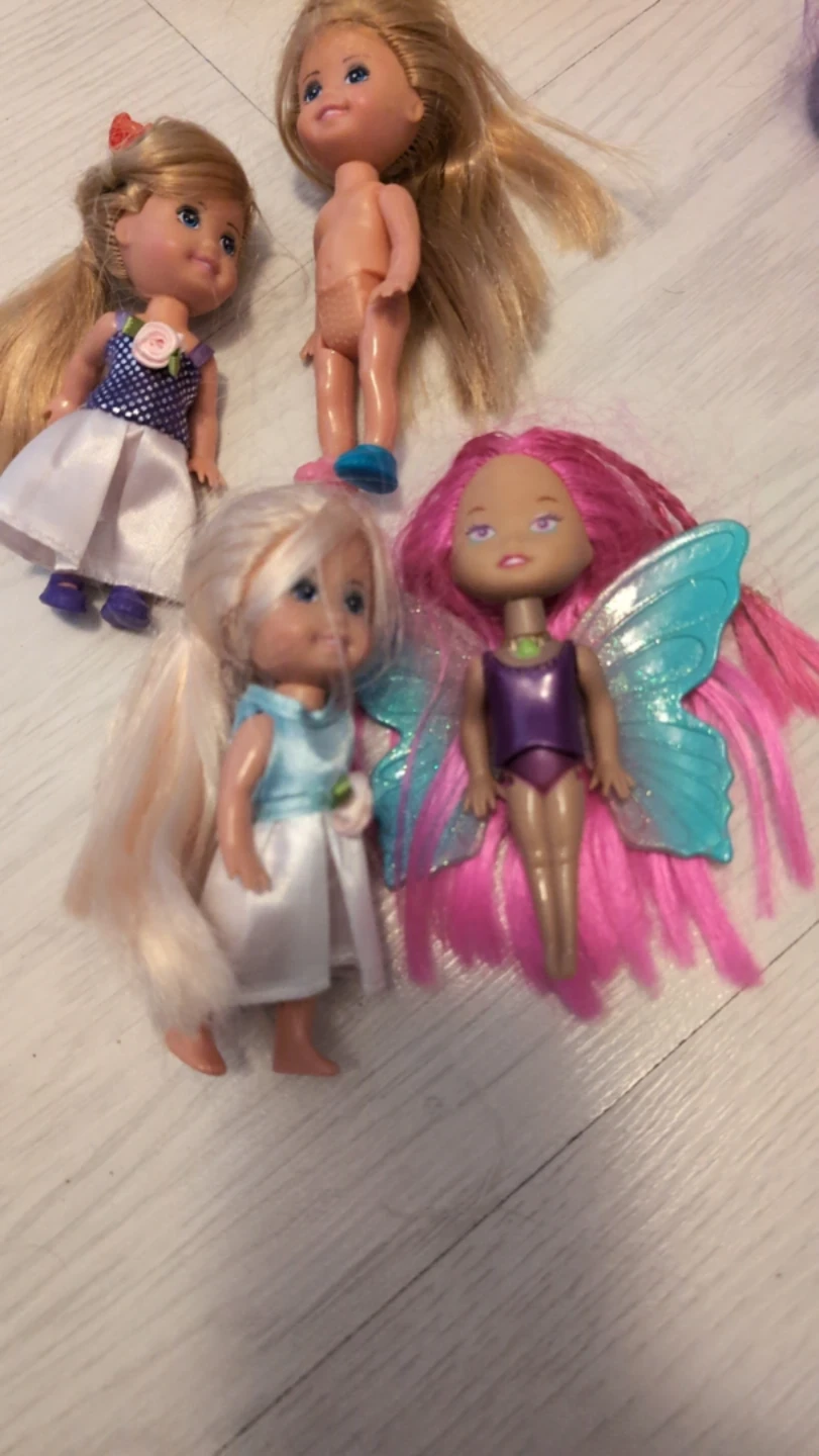 Set of 4 Little Dolls with Accessories