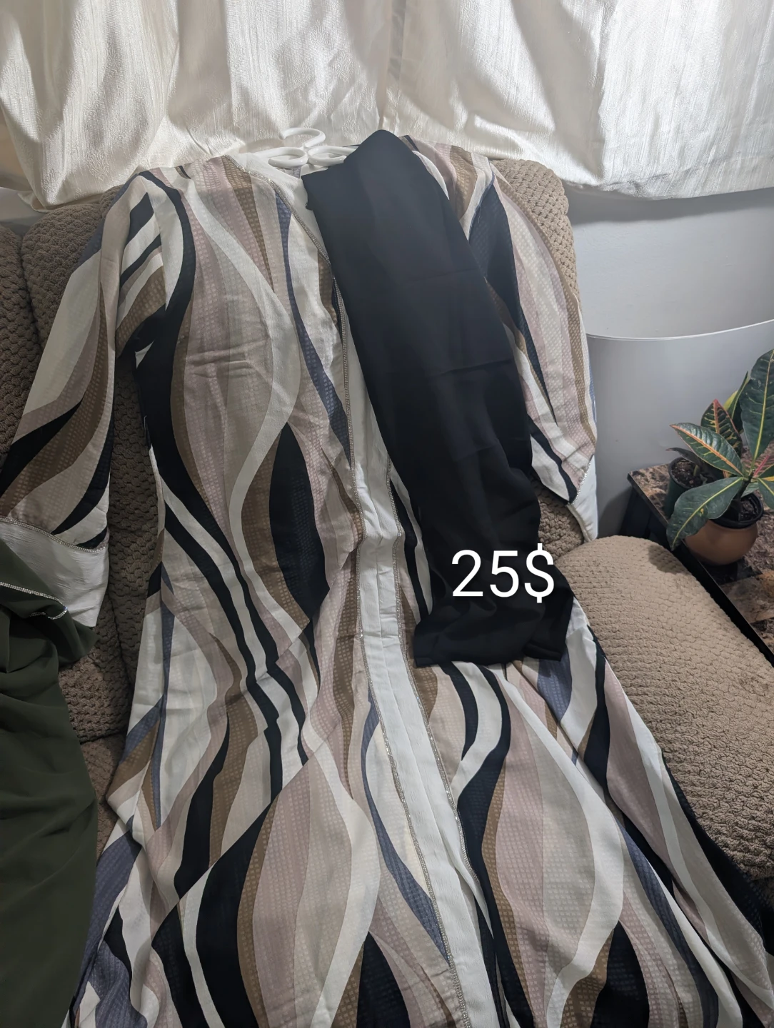 Abayas available - photo 2