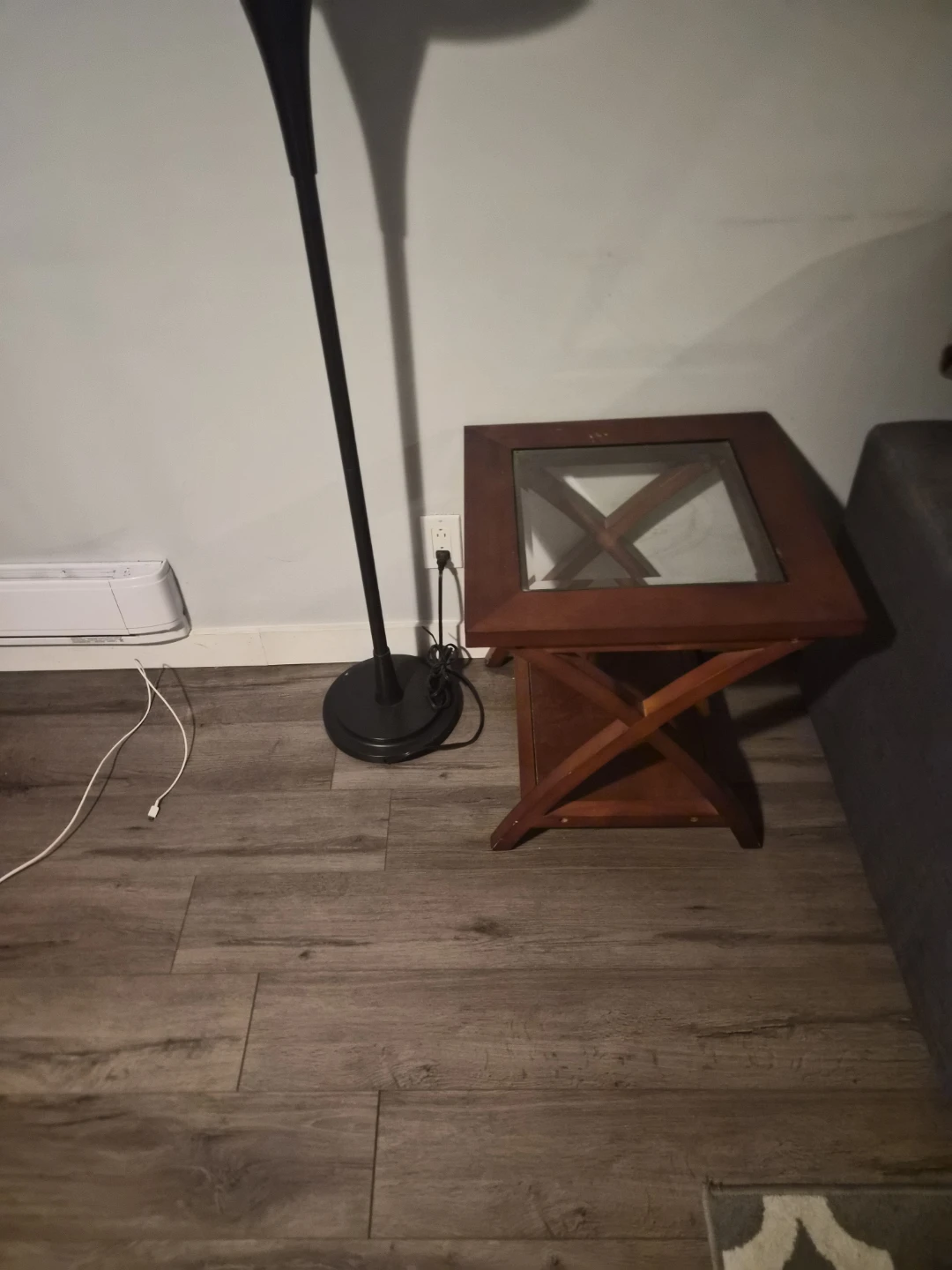 2 Coffee tables with 2 floor lamps