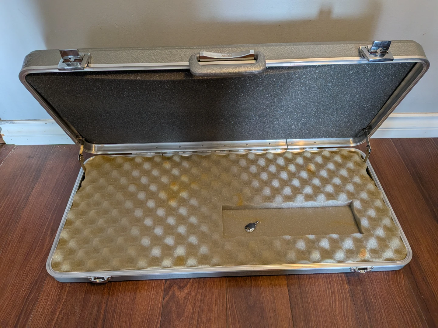 Silver Hardshell Briefcase/Case with Foam - photo 2