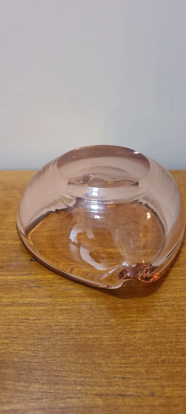 Vintage Pink Heart Shaped Glass Ashtray - photo 4