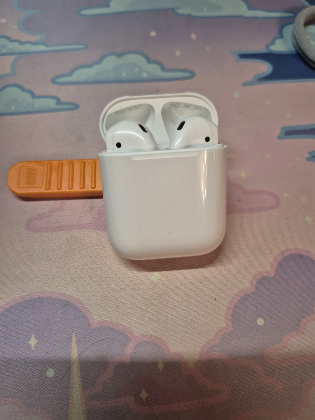 Apple AirPods with Charging Case (Gen 2) - photo 4