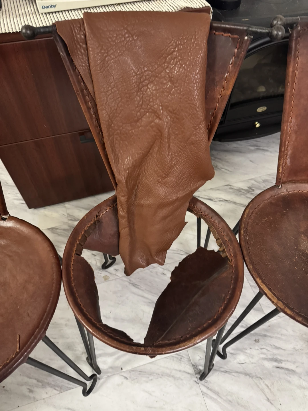 Set of 4 Brown Leather Butterfly Chairs - photo 3