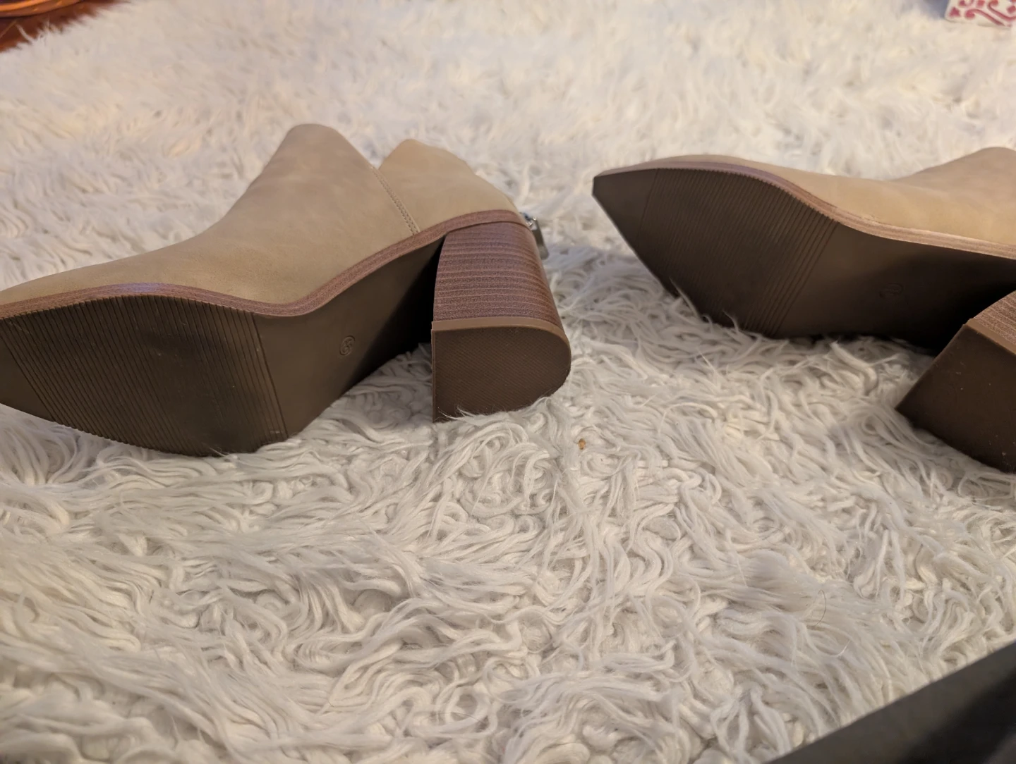 NEW Women's Beige Suede V-Cut Ankle Boots - photo 2