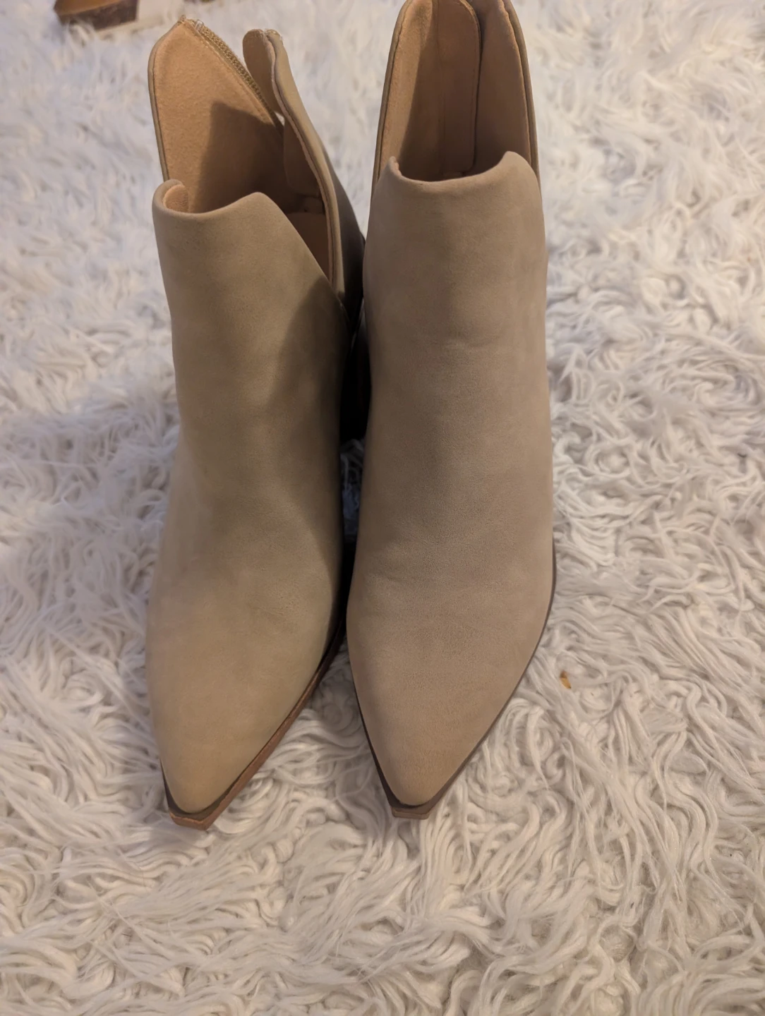 NEW Women's Beige Suede V-Cut Ankle Boots - photo 3