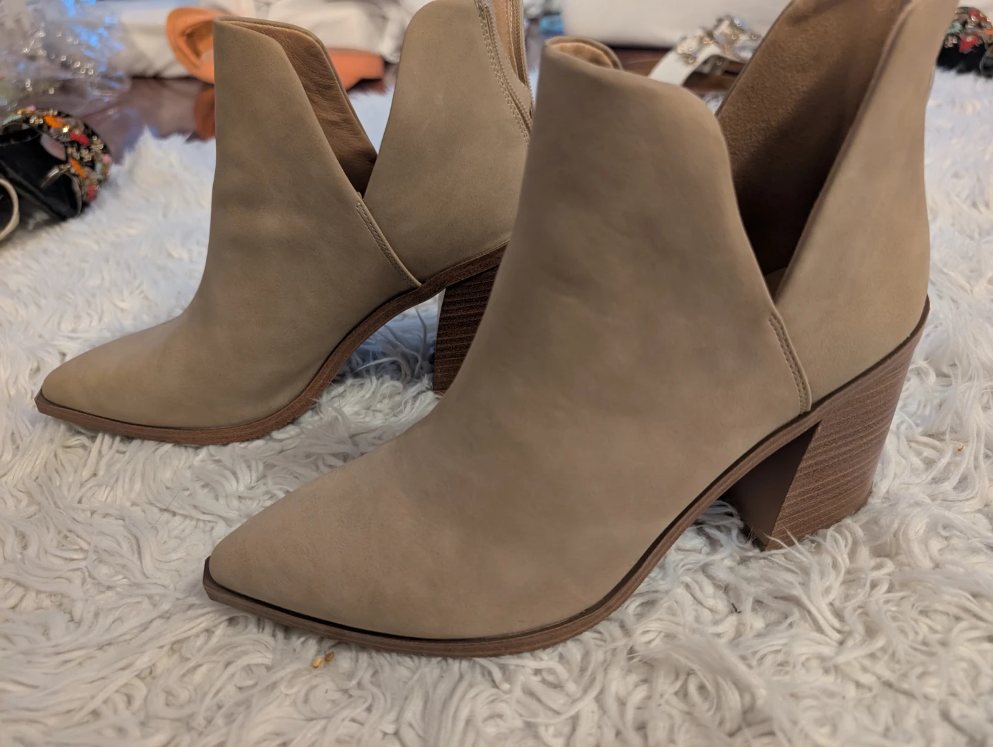 NEW Women's Beige Suede V-Cut Ankle Boots - photo 5