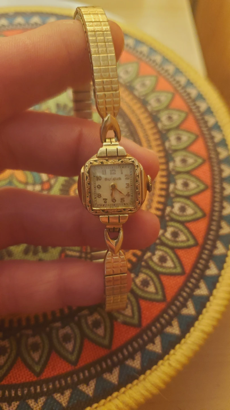 Vintage Bulova Women's Gold-Tone Watch - photo 3