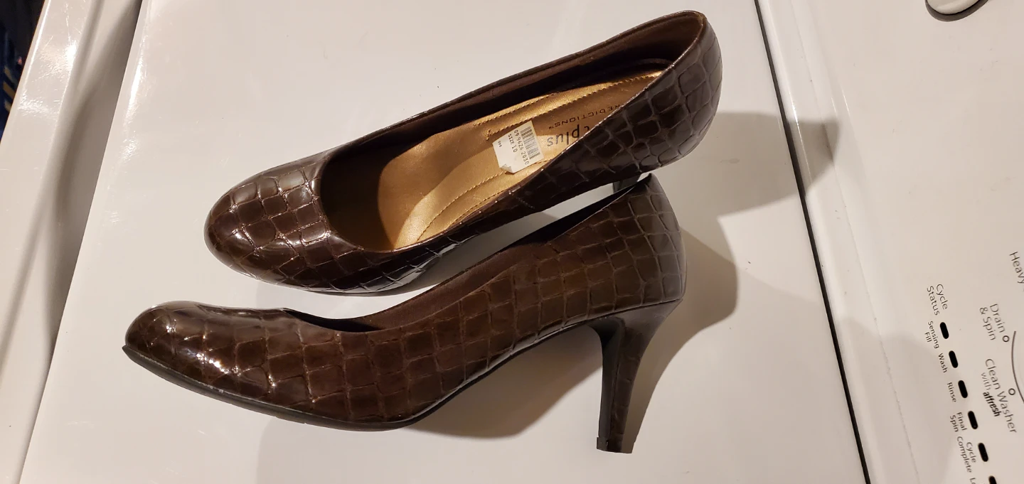 Brown Croc Heels - Size 10 - photo 3