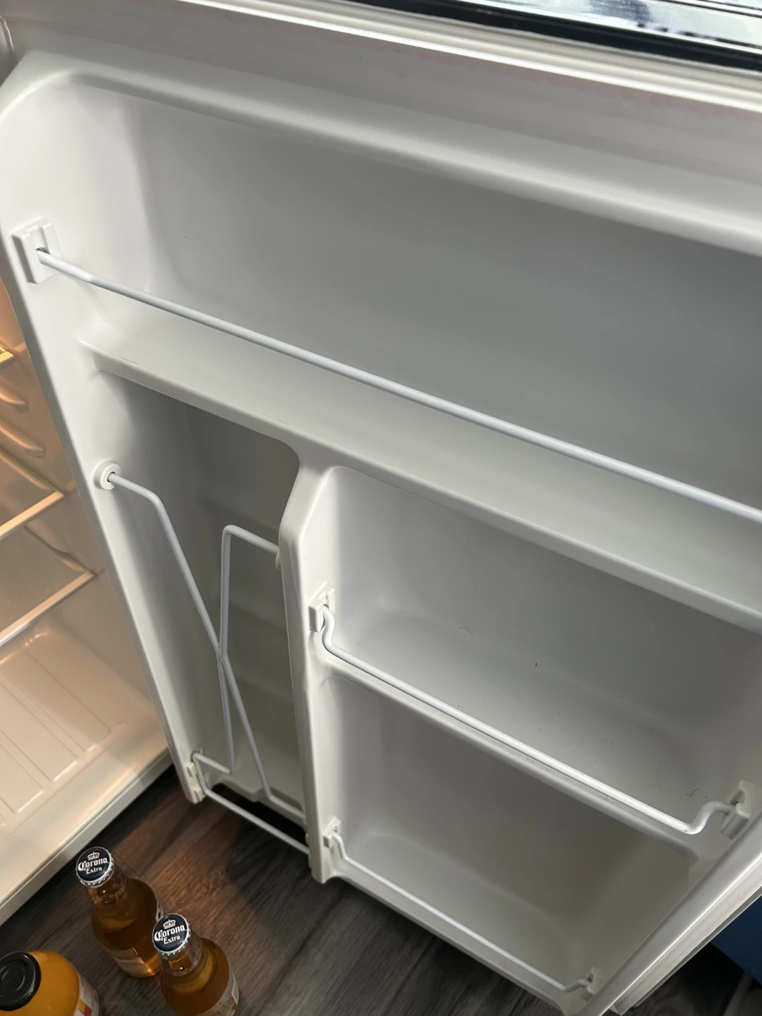 New Frigidaire good quality brand mini fridge - photo 3
