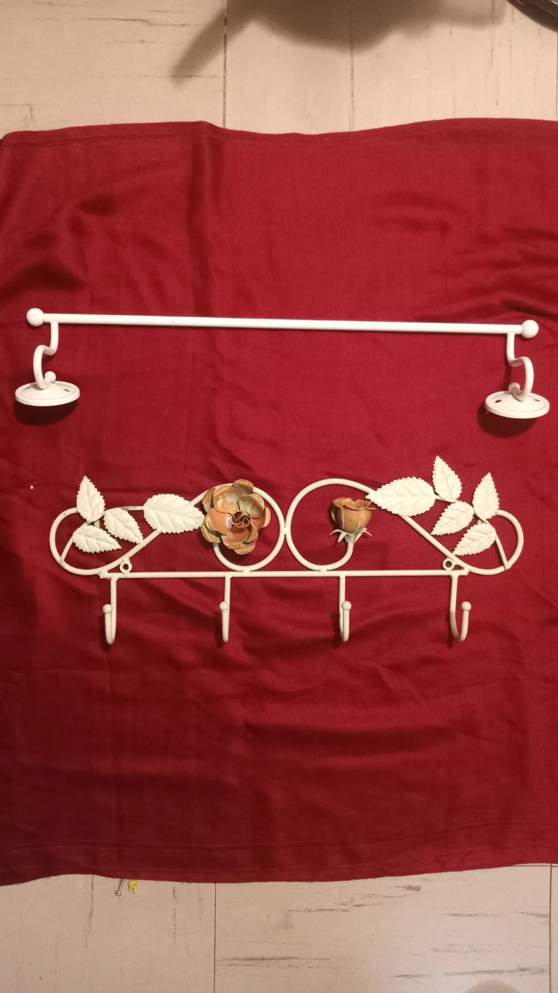 White Metal Rose Wall Hook Rack and Towel Bar