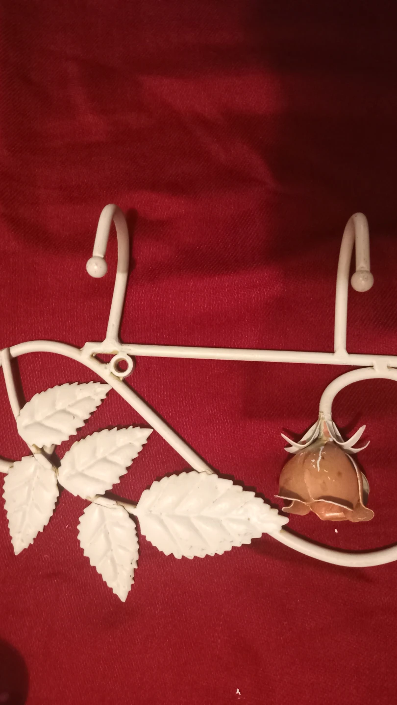 White Metal Rose Wall Hook Rack and Towel Bar - photo 4