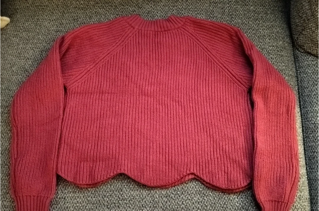Aritzia Merino wool Scalloped Sweater - photo 2