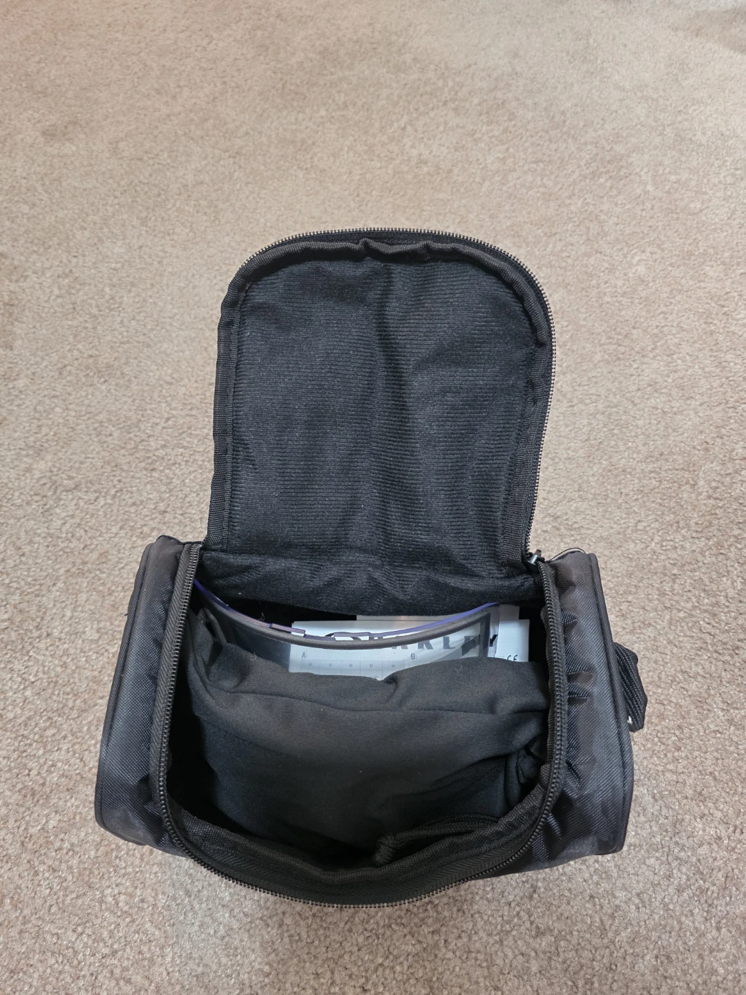 Oakley Ski Goggles with Case and Extra Lens - photo 4
