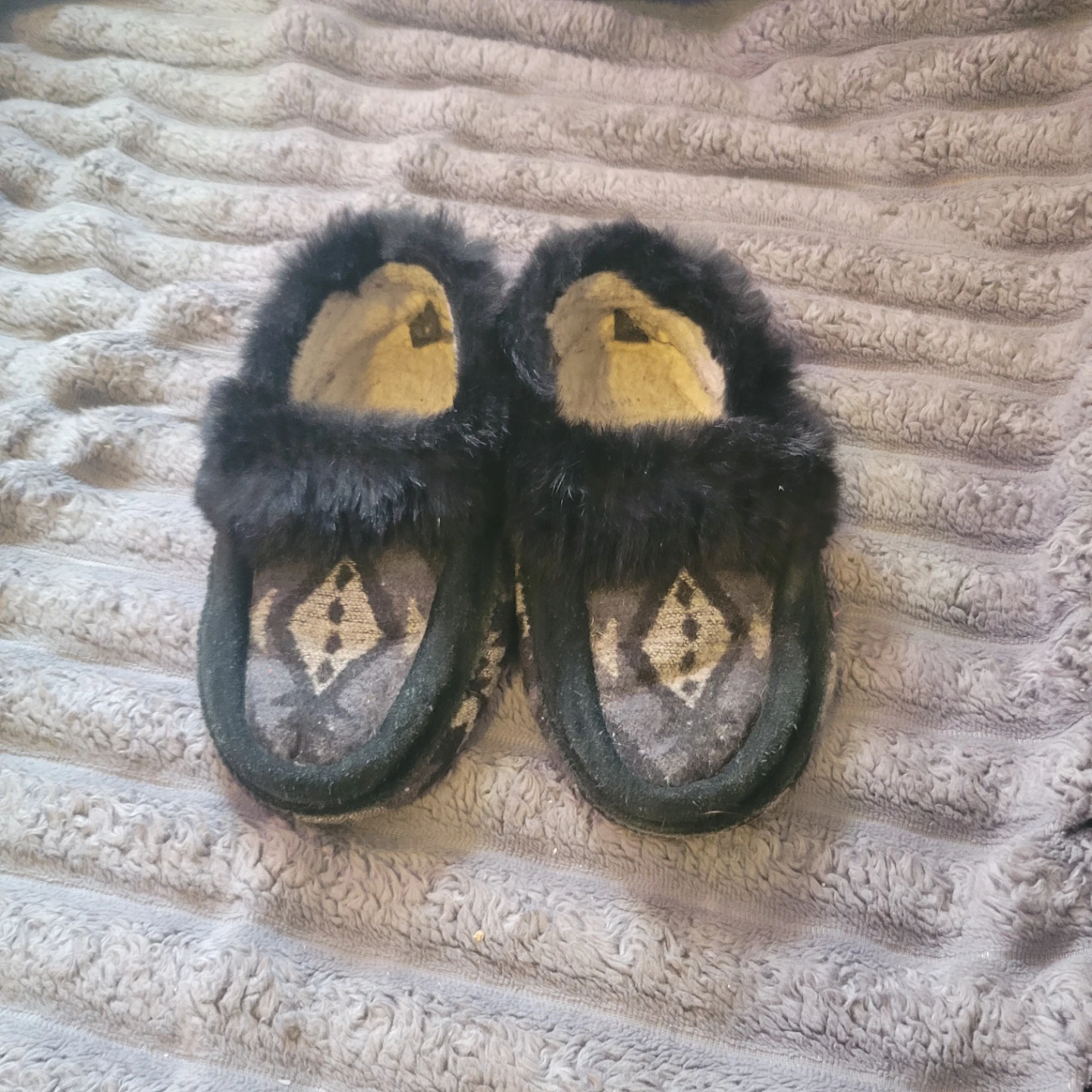 Manitobah Mukluks Slippers - Black Fur Lined W8