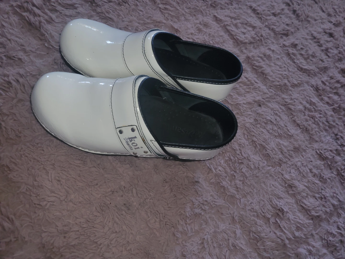 Koi Women's White Patent Clogs Size 8 - photo 3