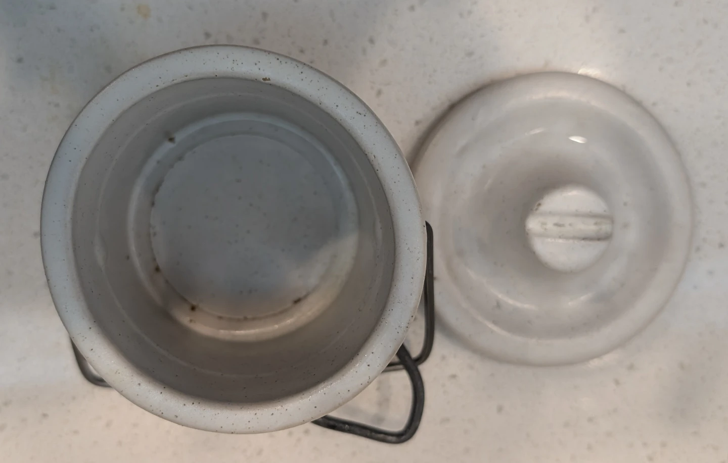 Vintage ceramic pot with levered seal closure - photo 2