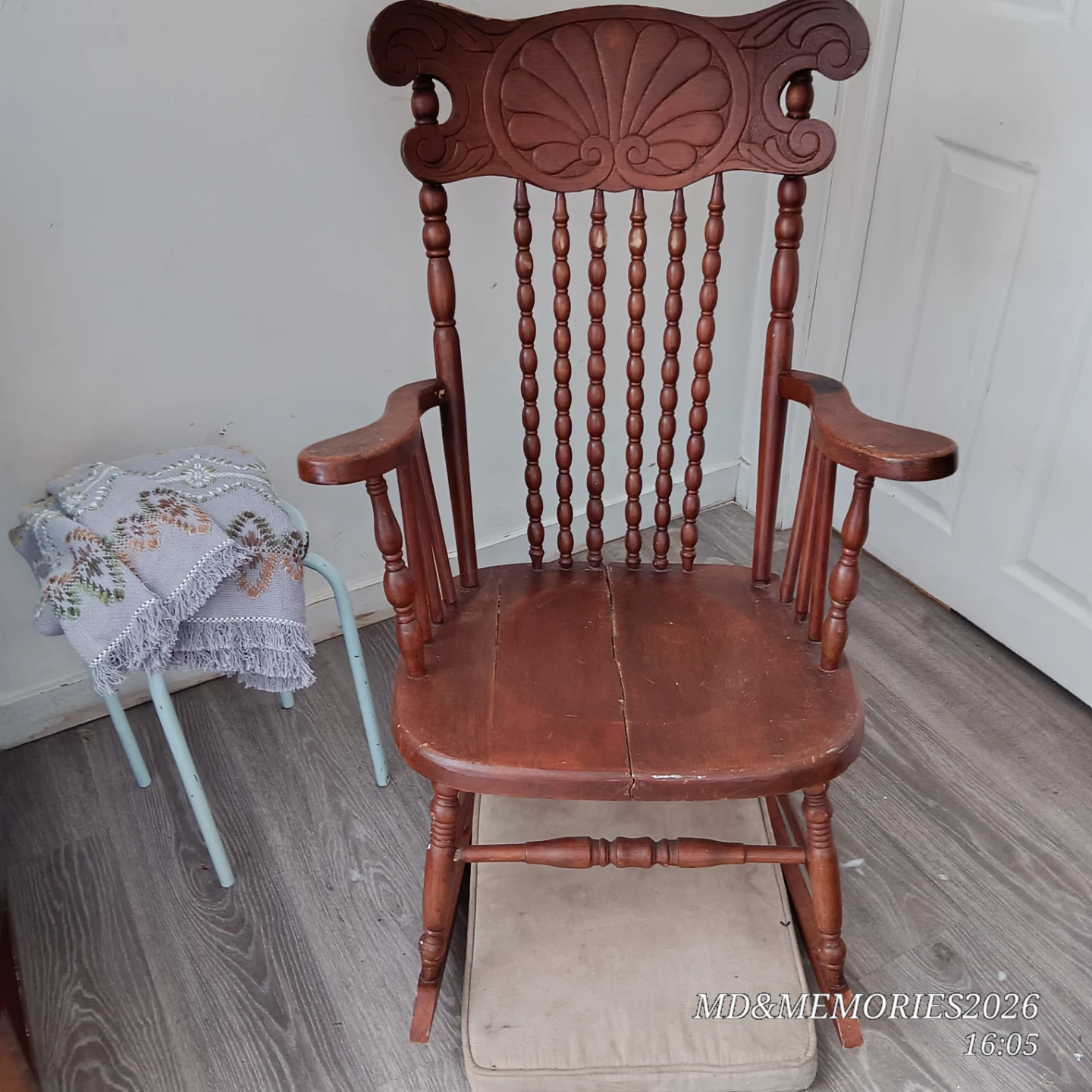 Wooden Rocking Chair with Embroidered Throw - photo 3