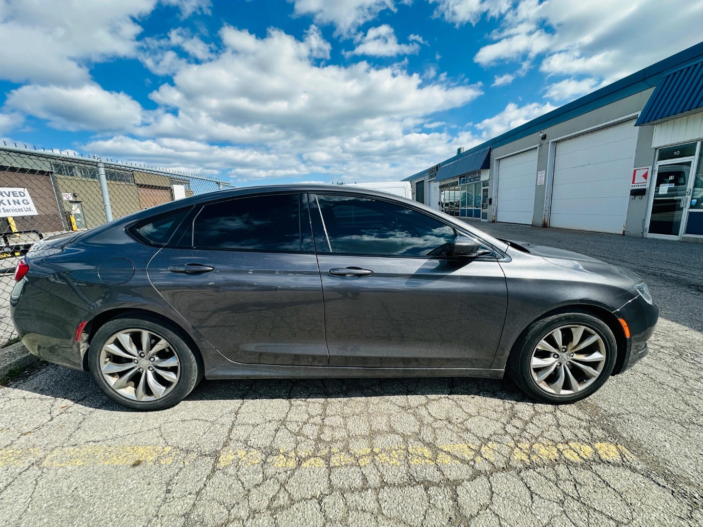 2015 Chrysler 200 S - URGENT money needed - photo 4