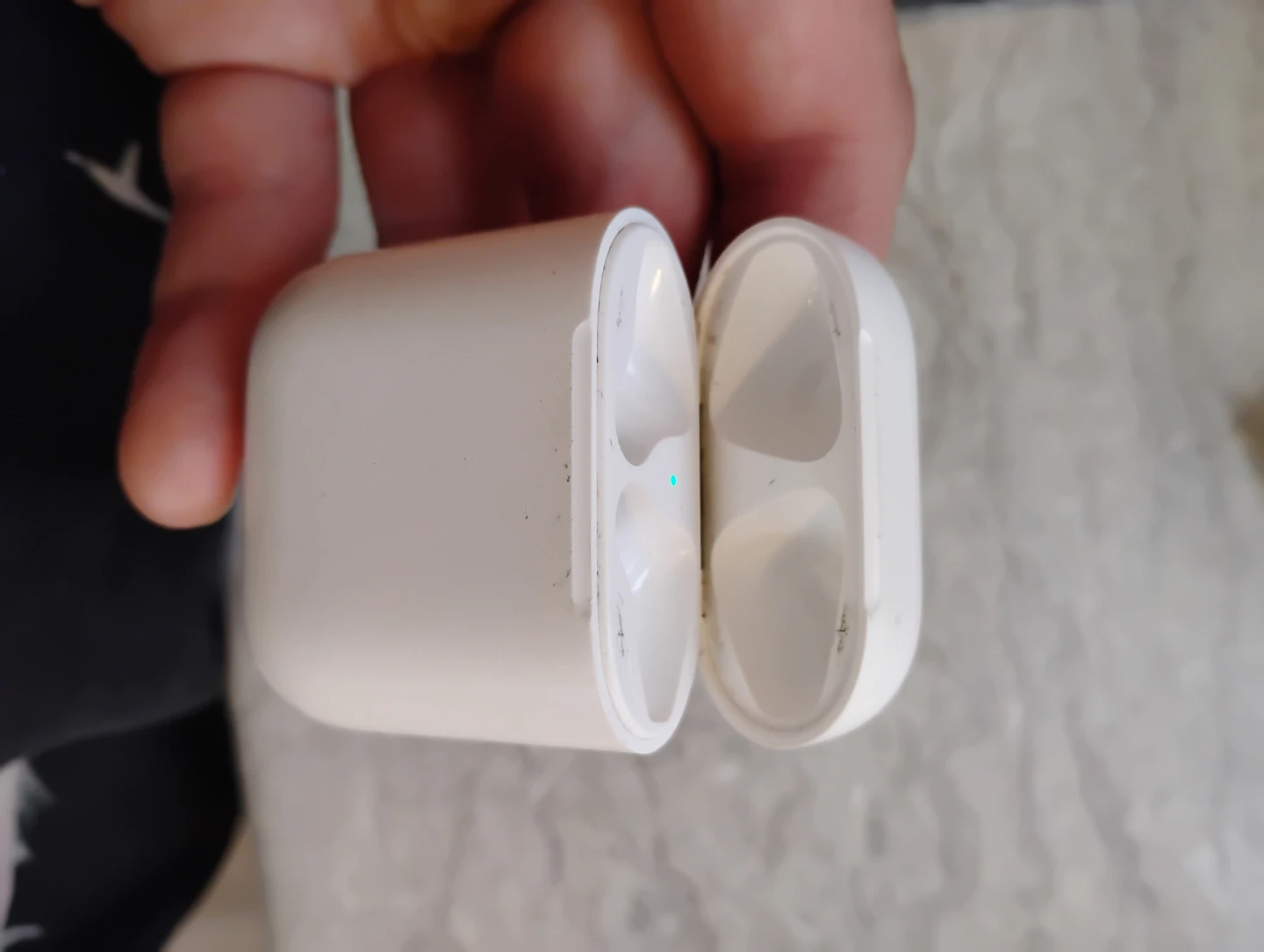 Apple Airpods with charging case - photo 2