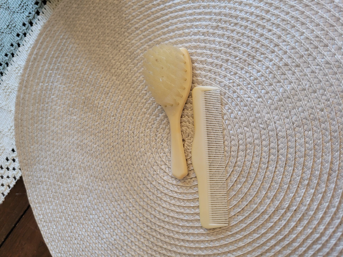 Vintage 1982 Baby Hair Brush and Comb Set - photo 3