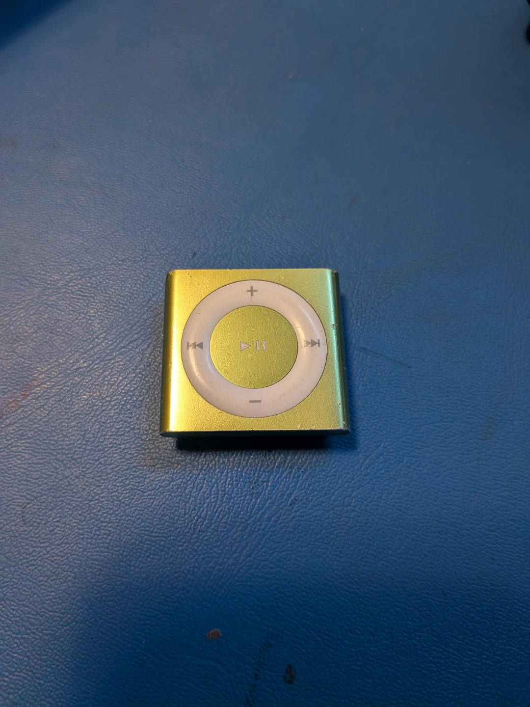 iPod Shuffle 4th Gen 2GB