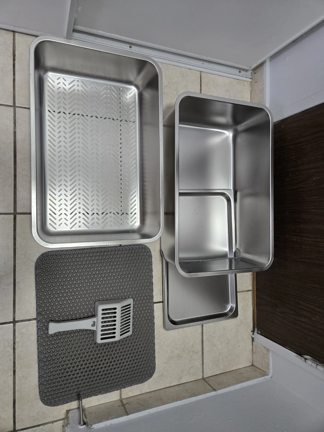 Stainless Steel Sifting Litter Box with Scoop and Mat - photo 3