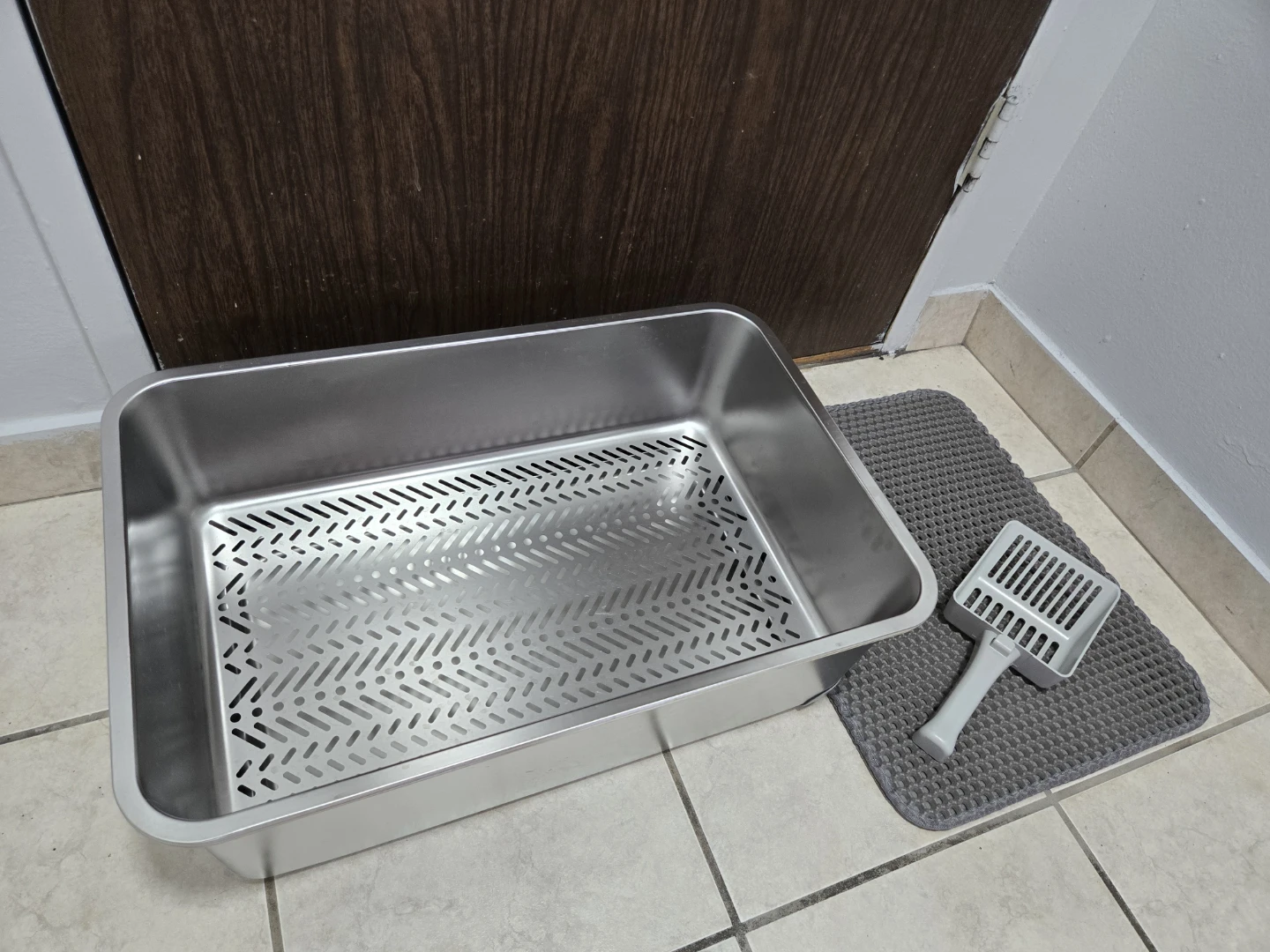 Stainless Steel Sifting Litter Box with Scoop and Mat - photo 5