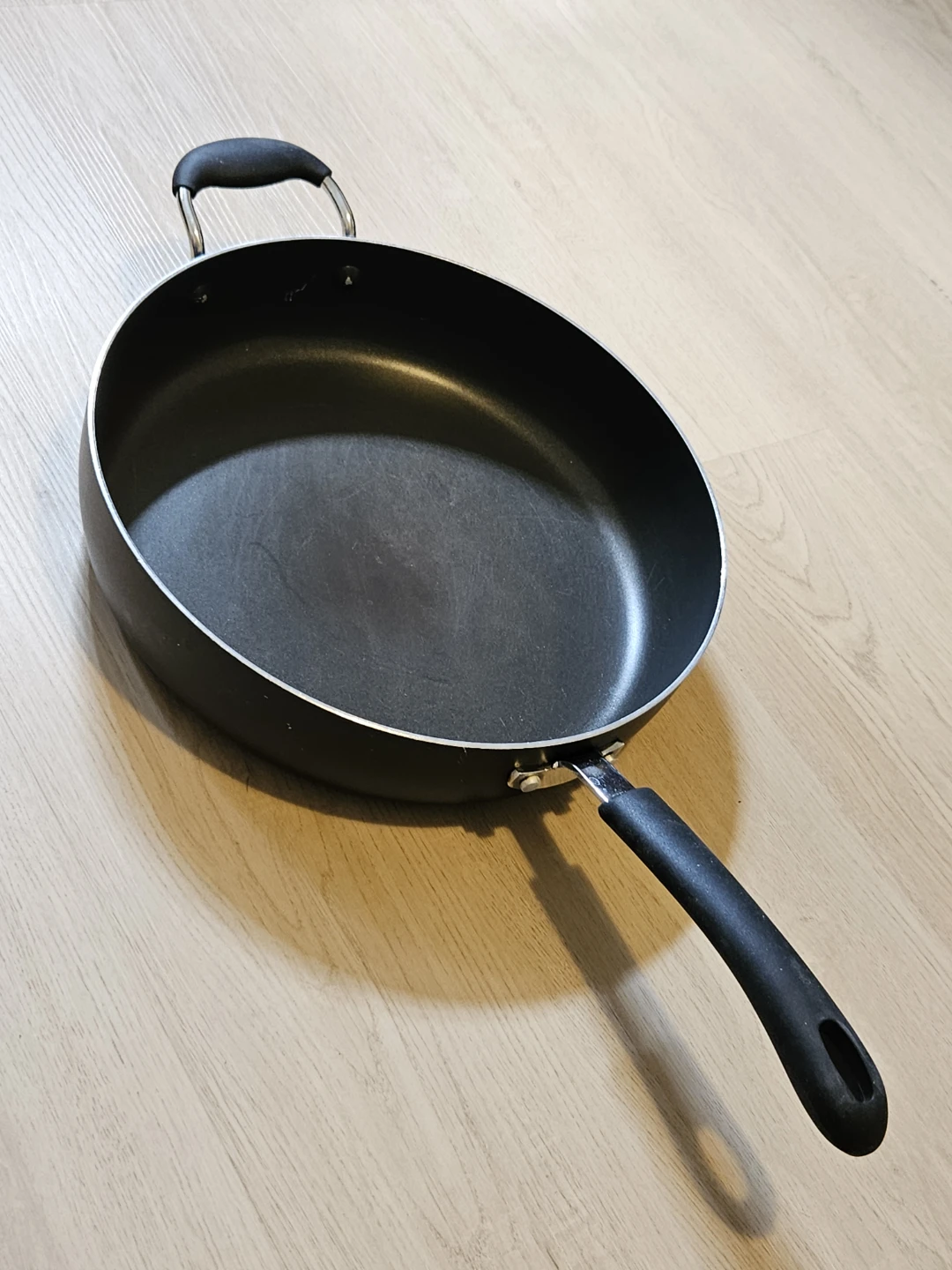 Black Non-Stick Frying Pan with Helper Handle