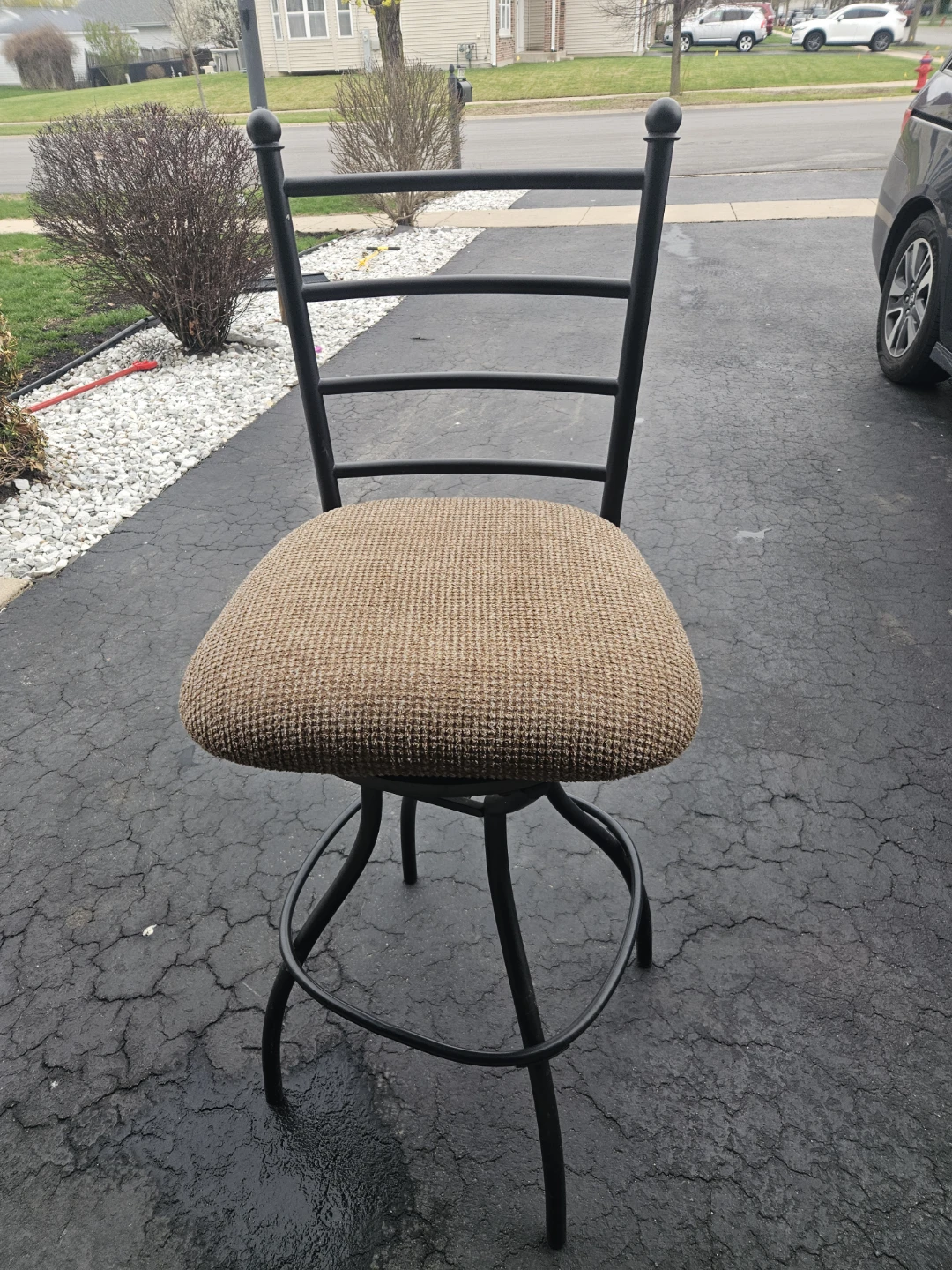Swivel Bar Stool with Padded Seat (set of 4)all good conditions