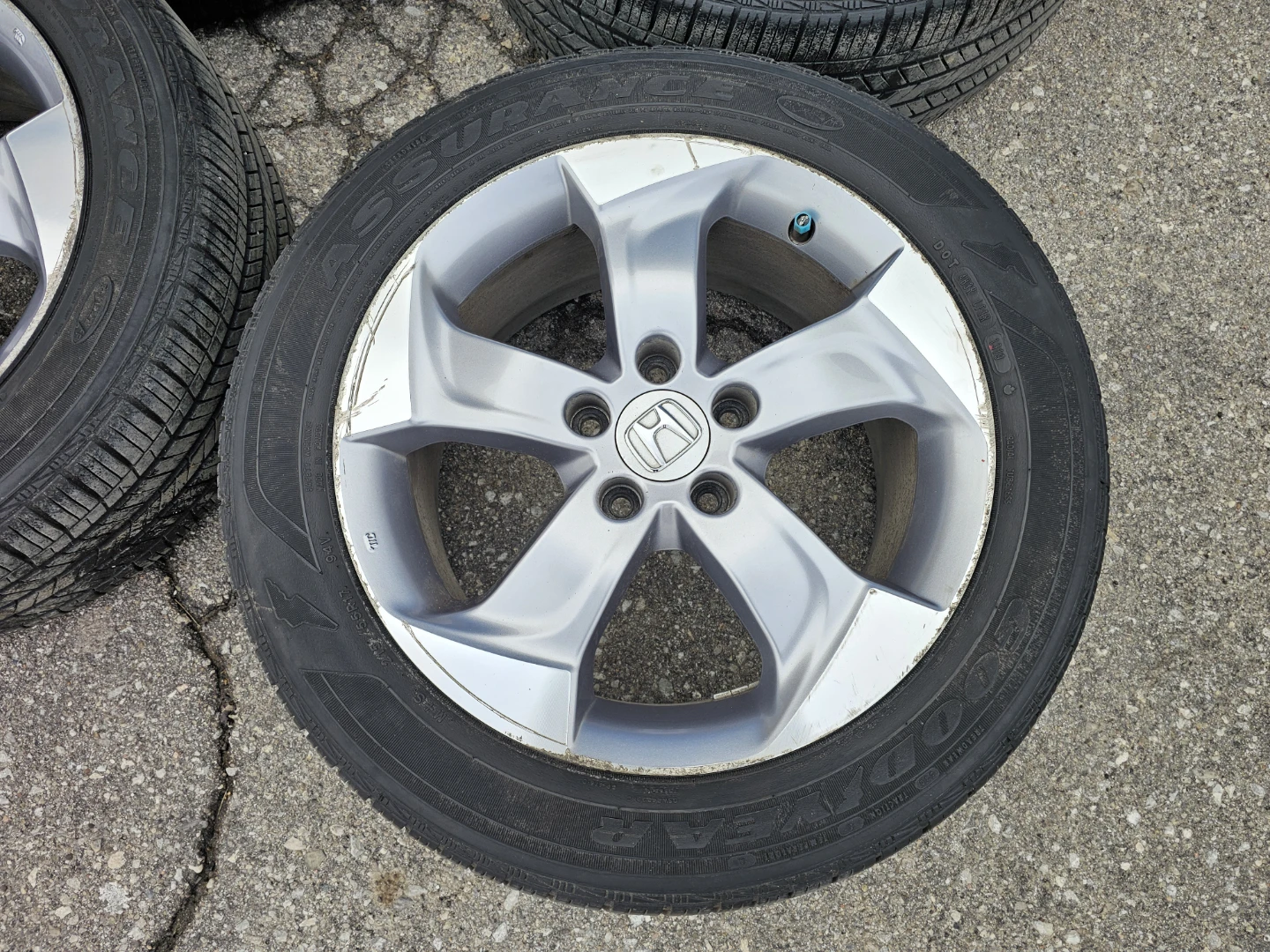 HONDA HRV O.E.M RIMS AND ALL SEASON TIRES 215/55 R17 - photo 4