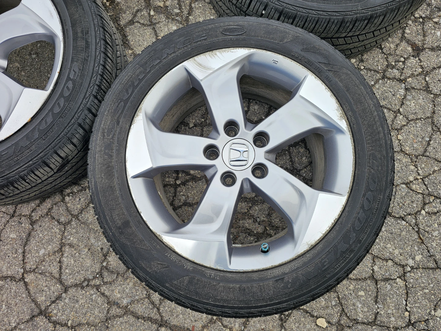 HONDA HRV O.E.M RIMS AND ALL SEASON TIRES 215/55 R17 - photo 5
