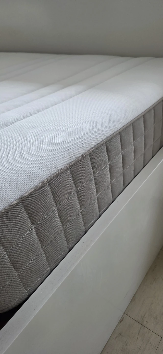 Ikea twin Mattress in excellent condition 9 inch thick - photo 2