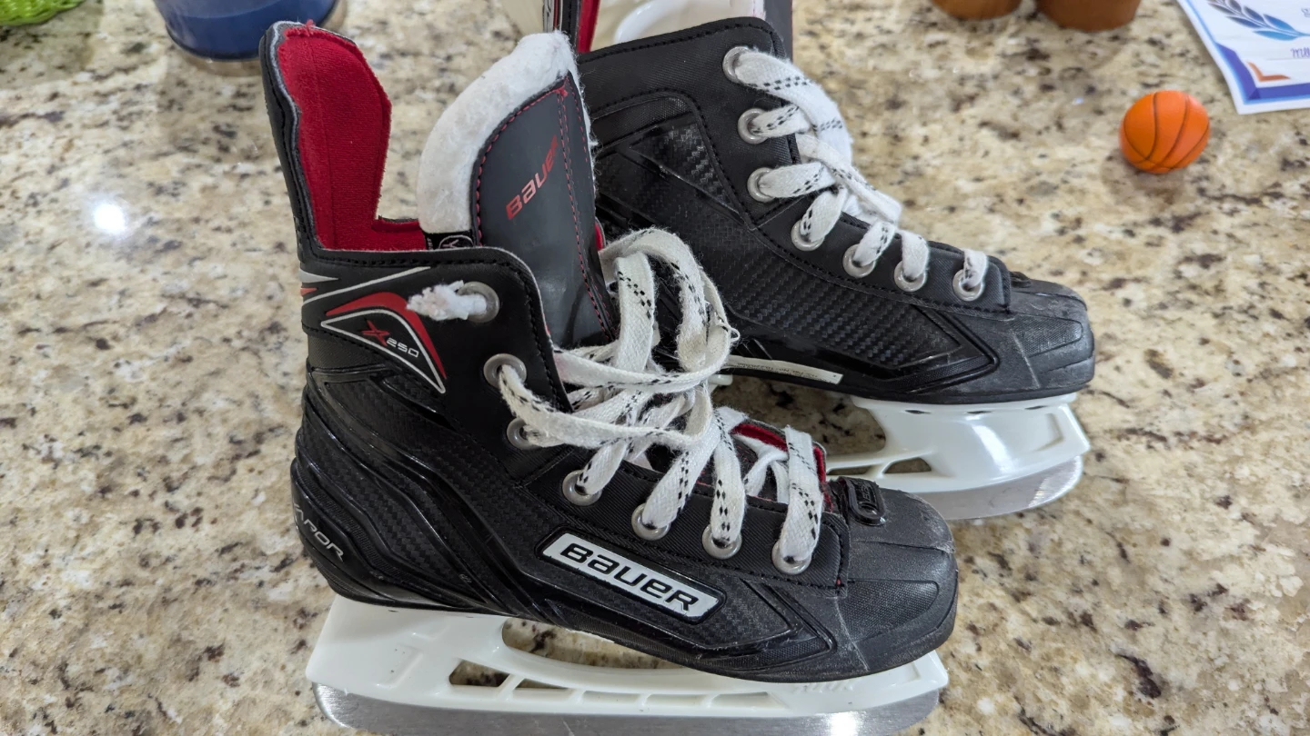 Bauer Vapor Hockey Skates - Girl size Y13