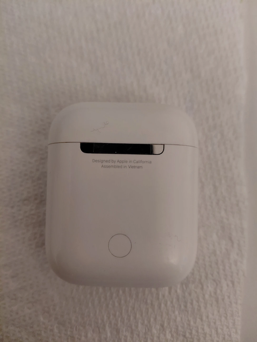 Apple AirPods Wireless Earbuds Charging Case with AirPods
