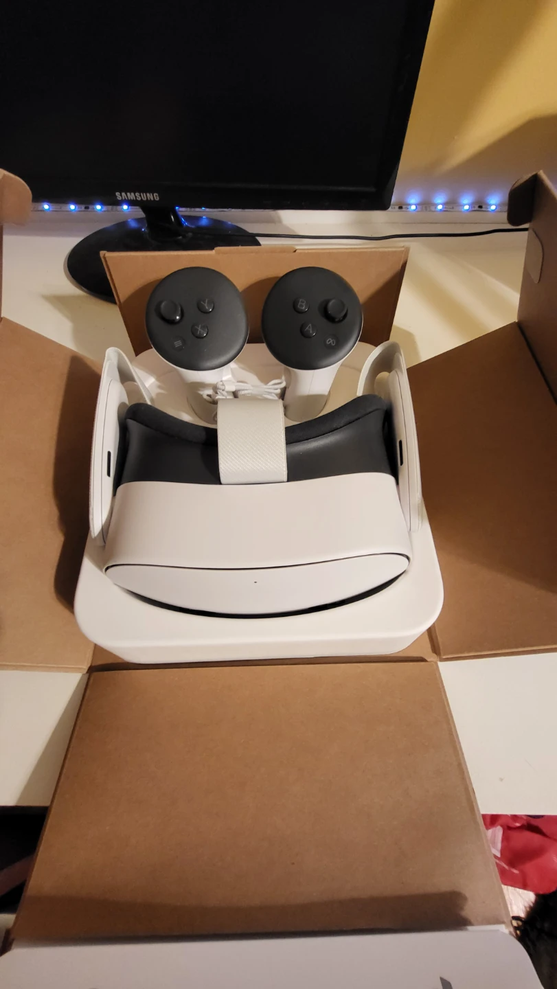 Meta Quest 3s VR Headset with Controllers and Cleaning Kit