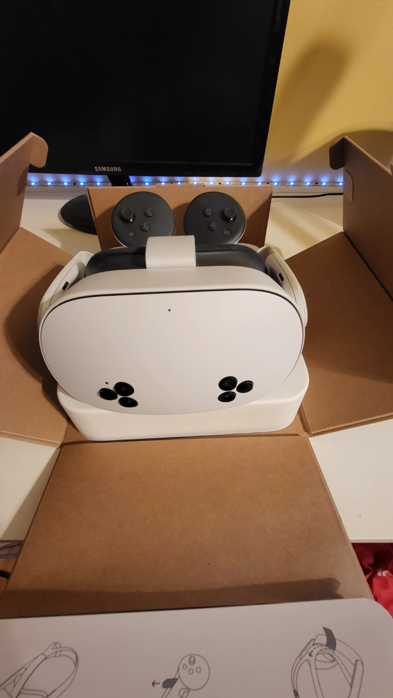 Meta Quest 3s VR Headset with Controllers and Cleaning Kit - photo 2