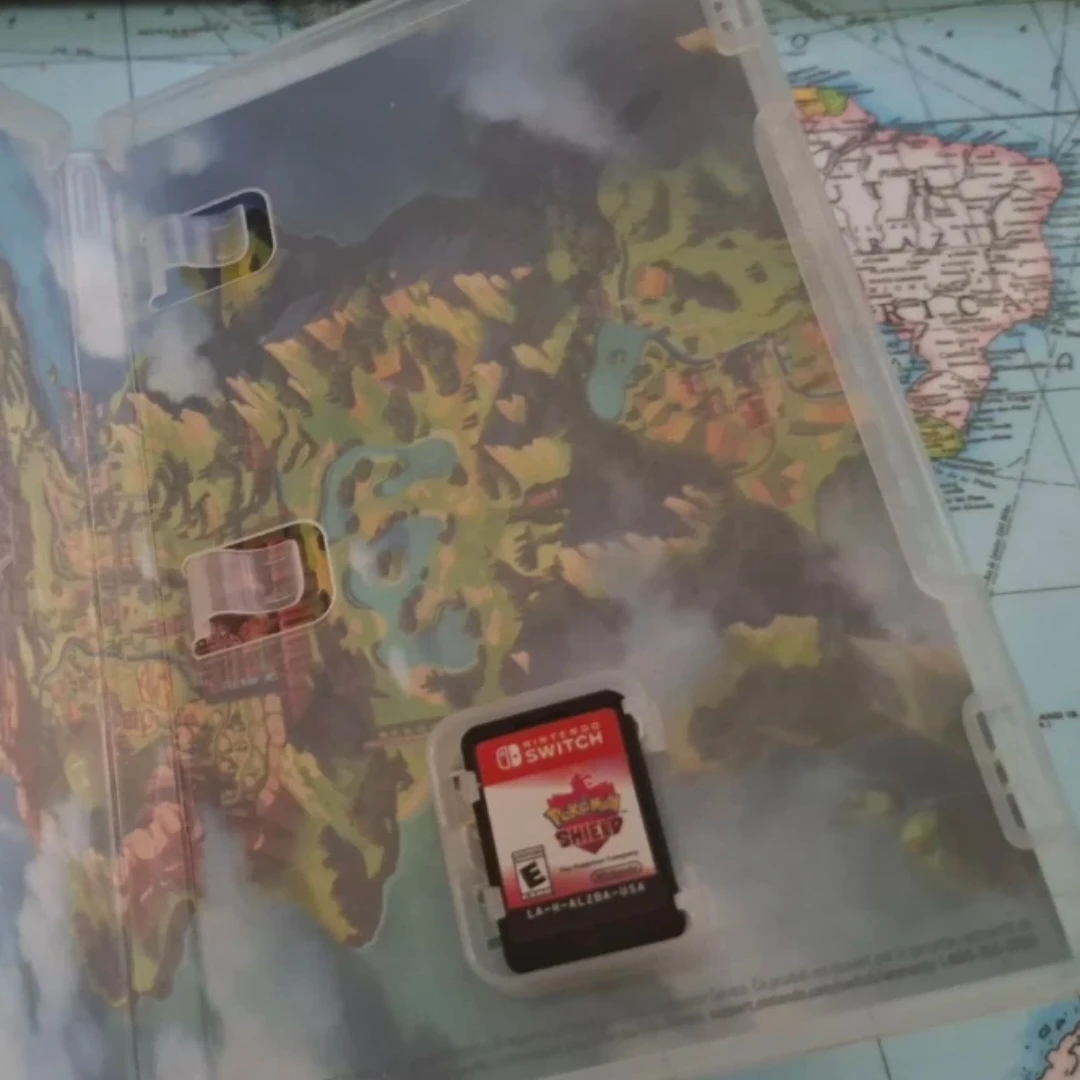 Pokemon Shield Nintendo Switch Game + Box - photo 2