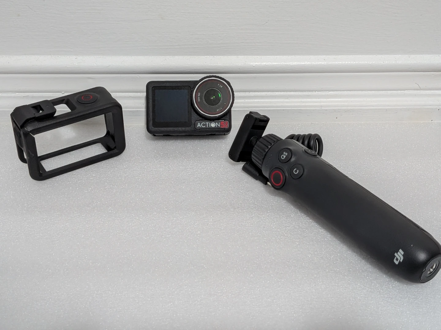 DJI Action 5 Pro Camera with Grip and Case - photo 4