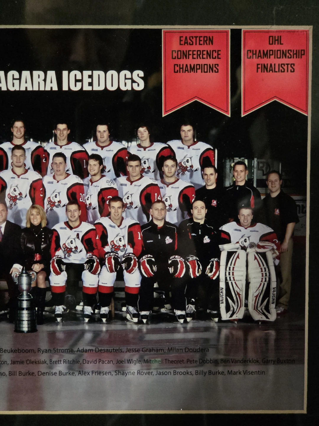 2011/2012 Framed Niagara Icedogs Team Photo & 2 Rally Towels - photo 5